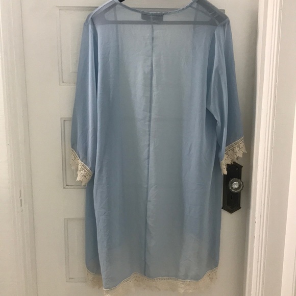 BEAUTIFUL BOUTIQUE LACE KIMONO - Picture 2 of 3